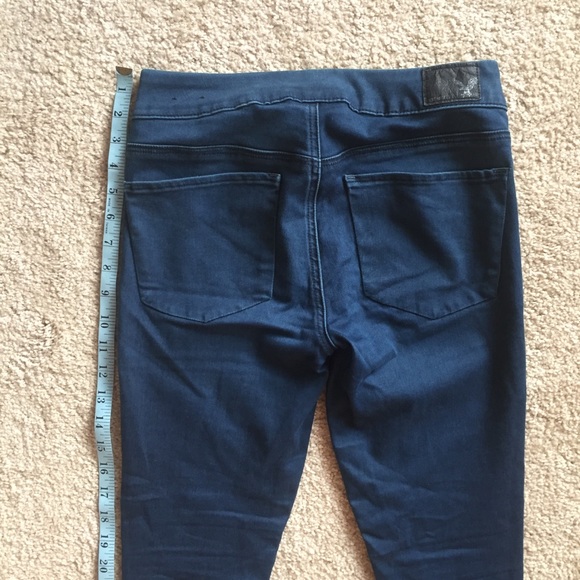 American eagle low rise jeans sz 2 short. Stretchy - Picture 6 of 8